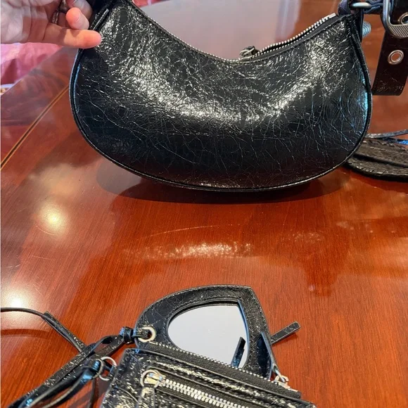 Super gorgeous like new balenciaga label bag moto bag super adorable! - Picture 7 of 7